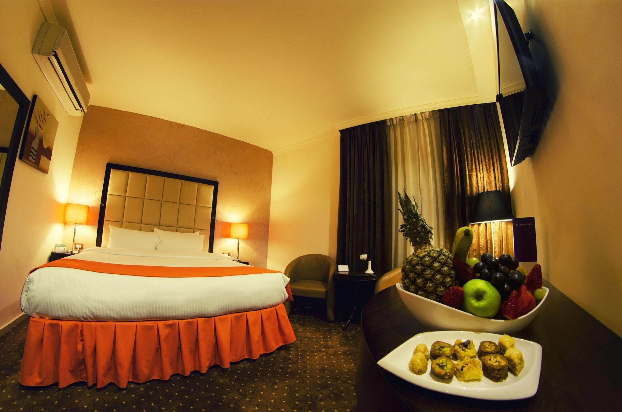 Meneur Hotel